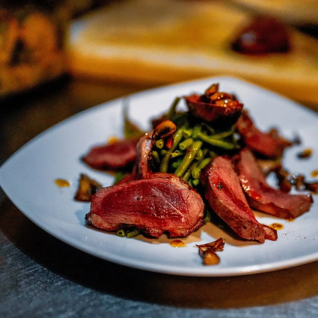 Halal duck breast, green pepper sauce, green beans
